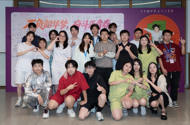 六新引领绘新篇 | 校大学生话剧团原创长剧剧目《实验：玖伊零》在第二十一届上海市大学生话剧节获佳绩