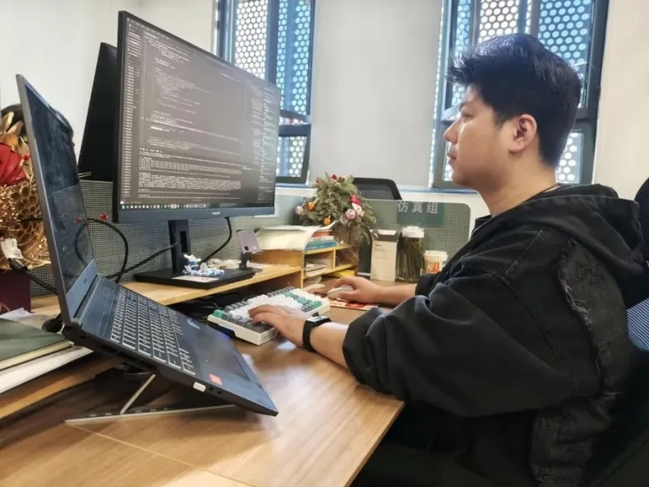 张旭：从“浪花白”到“电力蓝”，智科新兵的“逆袭”之路