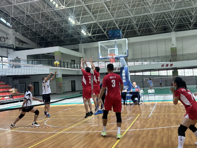 六新引领绘新篇 | 我校勇夺2025年全国学校体育教师气排球基本功大赛团体冠军