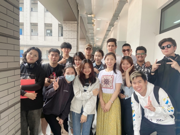 李丽珍：点燃火焰，照亮方向，温暖人心