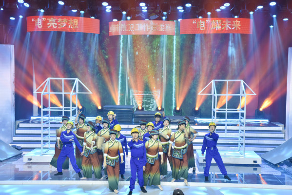 《东方教育时报》“伟大工程”示范党课在taptap官方版下载安装开讲