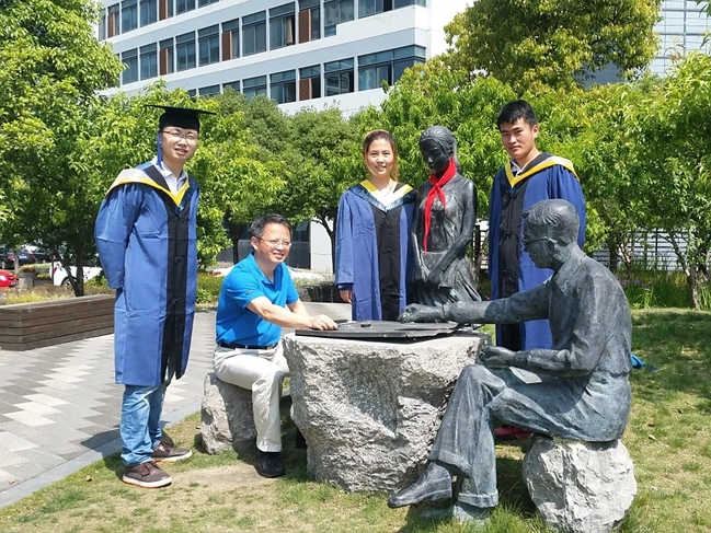 《第一教育》教育是什么？教师是个怎样的职业？他们用了40年来回答