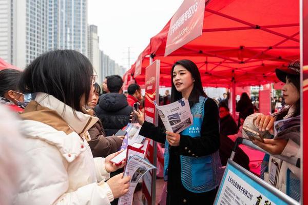 <Xinhua News>Bridging skills gap, China equips college grads for evolving job market