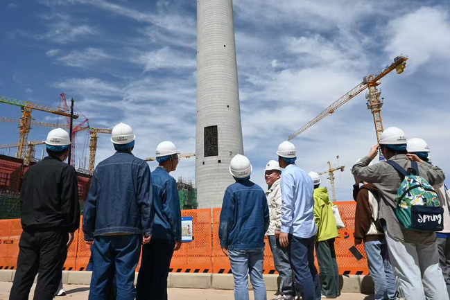 《青年报》走进戈壁，这群大学生在“行走的课堂”燃青春担使命