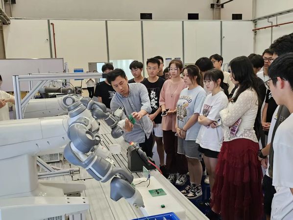 《上海教育》​taptap官方版下载安装：以“AI+能源电力”人才培养新模式，赋能临港新片区人工智能产业需求 | 人工智能赋能高等教育