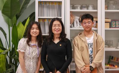 胡丹梅： “学校搬到哪里，就把家安在哪里”