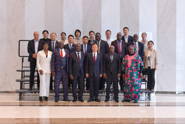 推动中非能源电力合作升级 构建中非命运共同体能源纽带——我校举办中非能源电力合作交流座谈活动