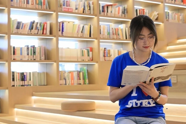 张卓婧：山止川行，步履不停