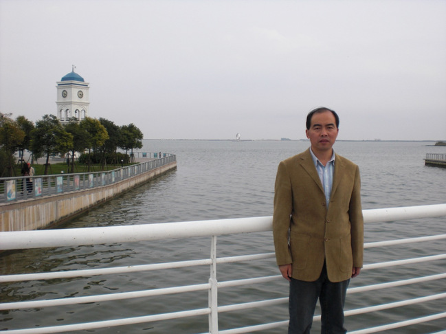 蒋书法：他热爱教育事业，在三尺讲台上勤勤恳恳