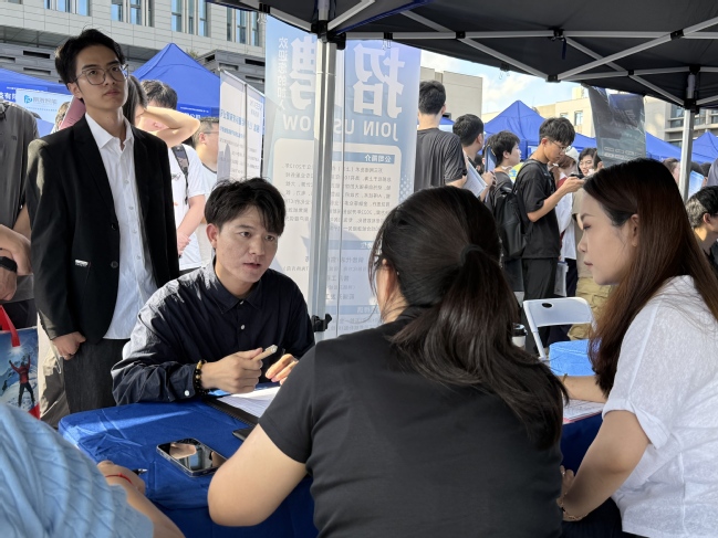 《第一教育》行业龙头进校揽才，能源、电力岗位成热点，taptap官方版下载安装暖心护航校招季