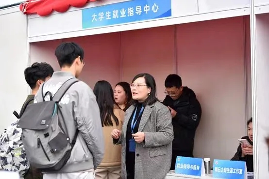 杨红娜：跨界脚步不停，育人初心不改