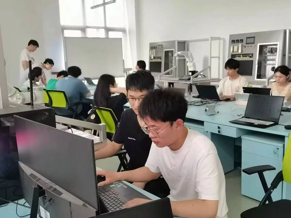 《第一教育》超半数学生毕业后签约国企，上海这所“宝藏”高校与能源电力“血脉相连”，专业与产业同频共振